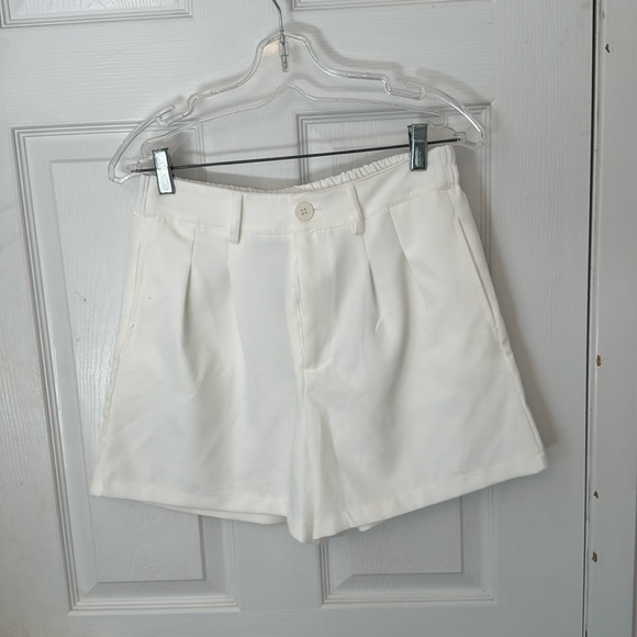 White short - Picture 1 of 2